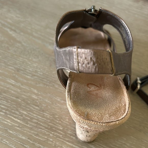 A2 by Aerosols open toe wedge sandal Copper in color Excellent condition - Picture 4 of 4